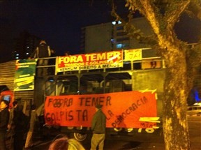 Manifestantes realizam ato contra Michel Temer em Maringá